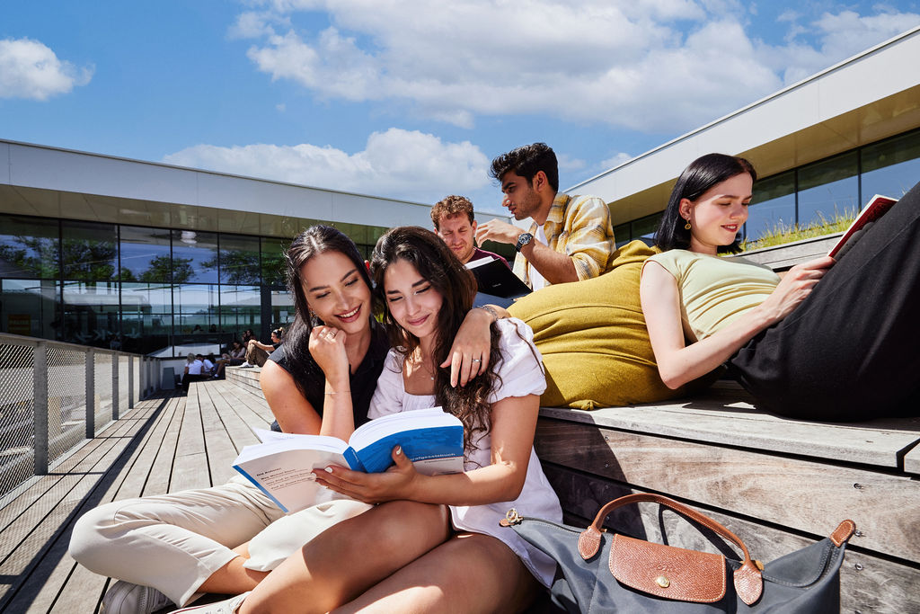 JKU Students